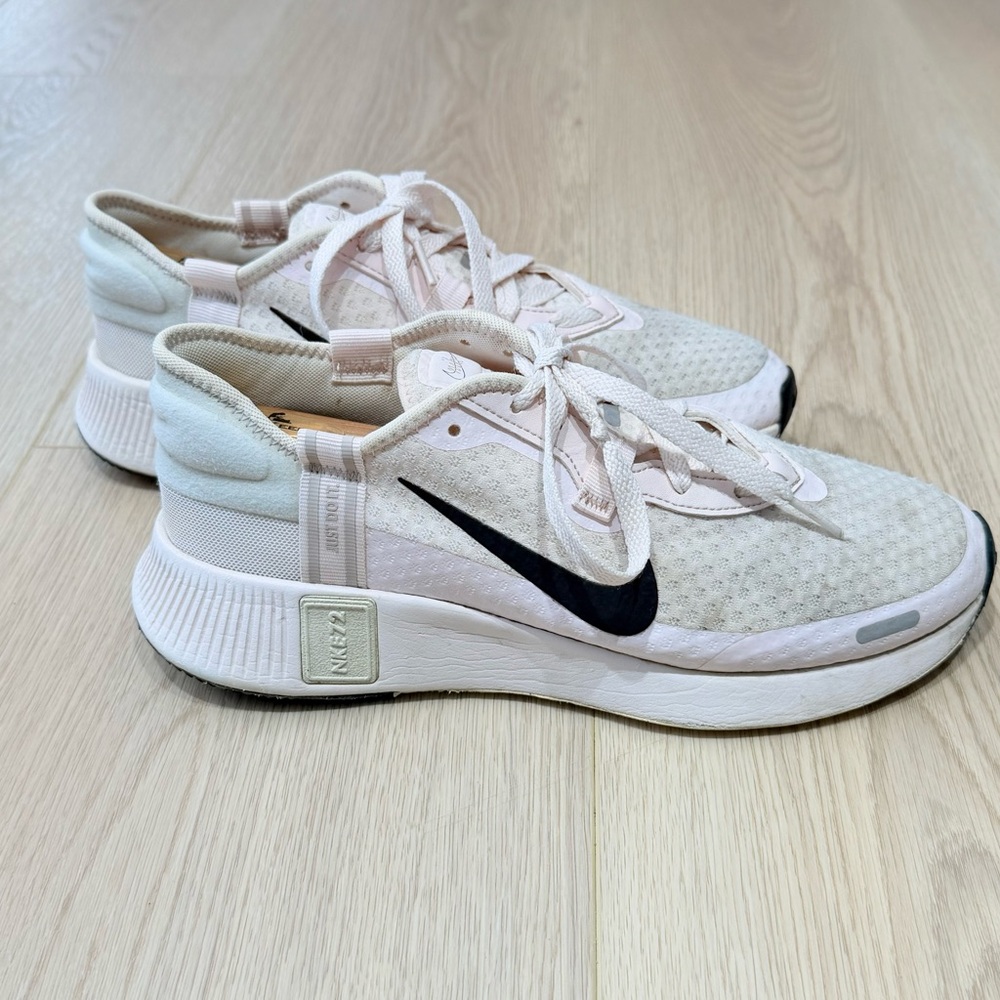 Nike Reposto CZ5630-602 Light Soft
Pink/Off Noir Women's Size 9